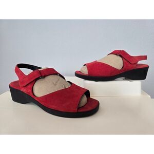 Munro American Y2K Red Suede Slingback Sandals Comfort 9.5W USA Bold Summer